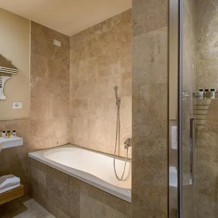 Grand Cavour 4*