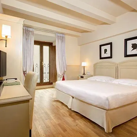 Grand Cavour Отель