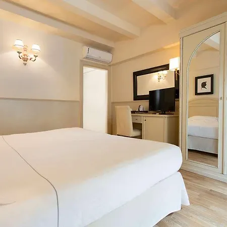 Отель Grand Cavour 4*