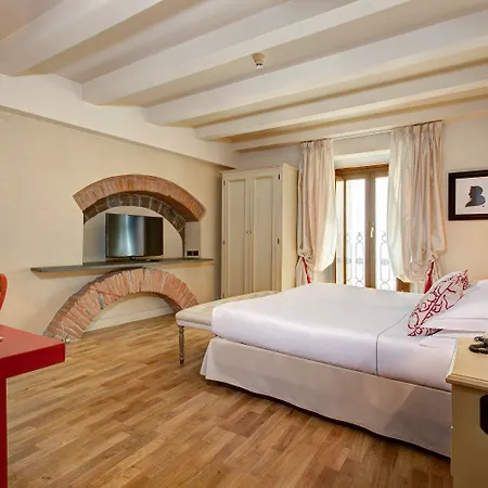Grand Cavour Отель